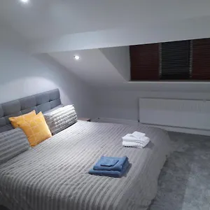 Elegant Spacious 3 Bed- Sleeps 6 -have A Glamorous Getaway Apartment